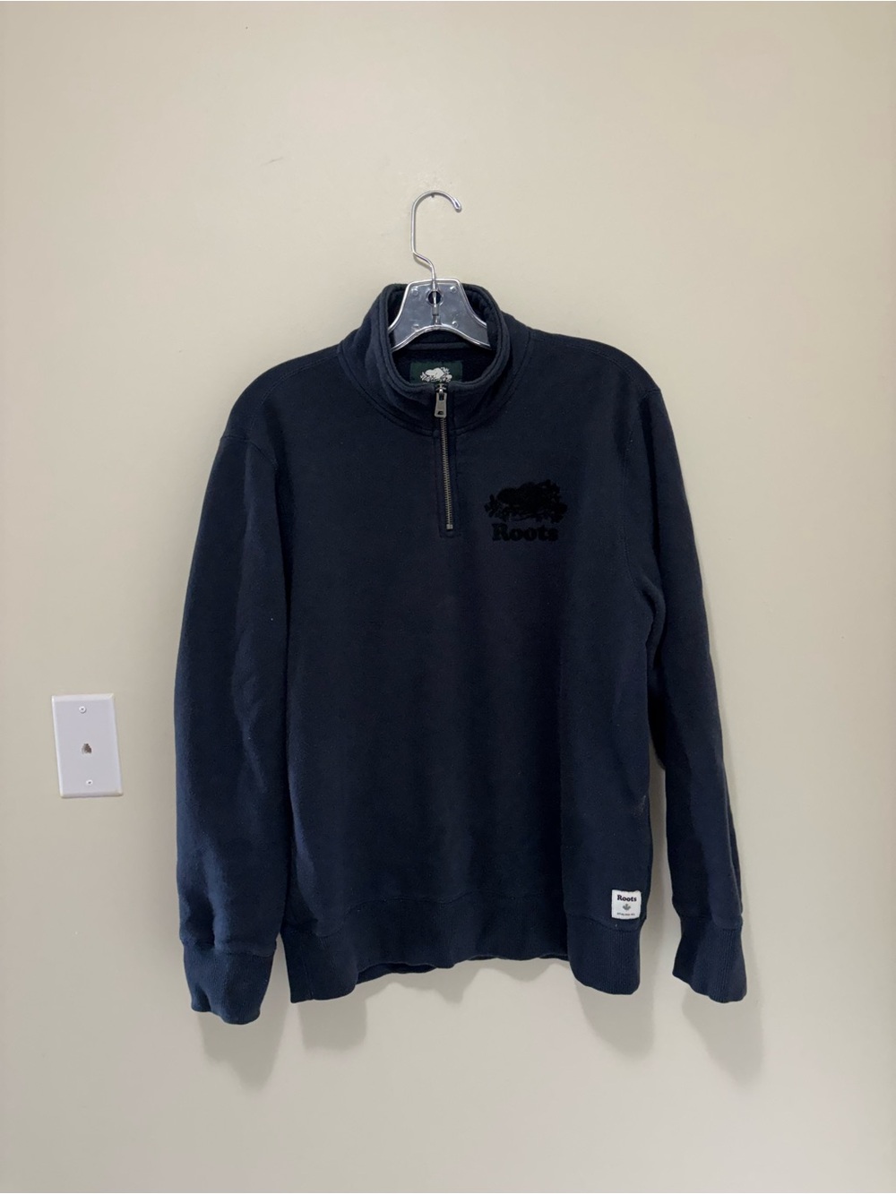 Roots Black Beaver Logo 1/4 Quarter Zip Mock Neck Sweatshirt (Men's XS